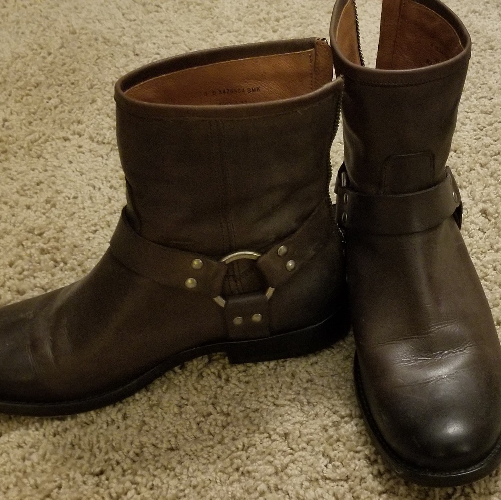 Size 8 VGUC Frye Harness Short Boots - dark brown